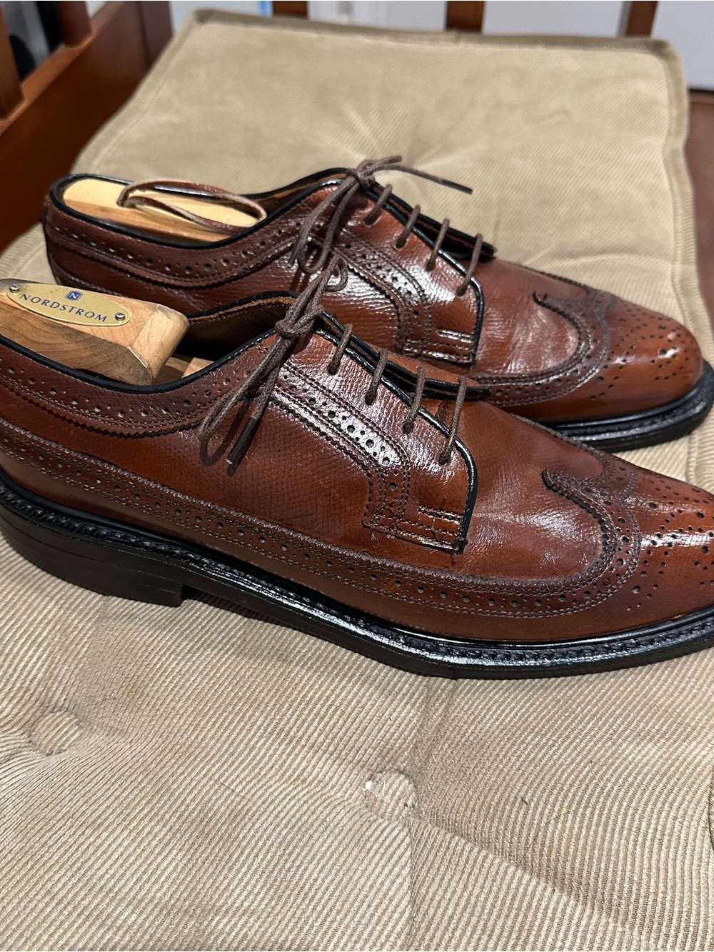 JC Penny 1970 Vintage Men's Brown Leather Wingtip Dress Shoes. - Picture 4 of 14